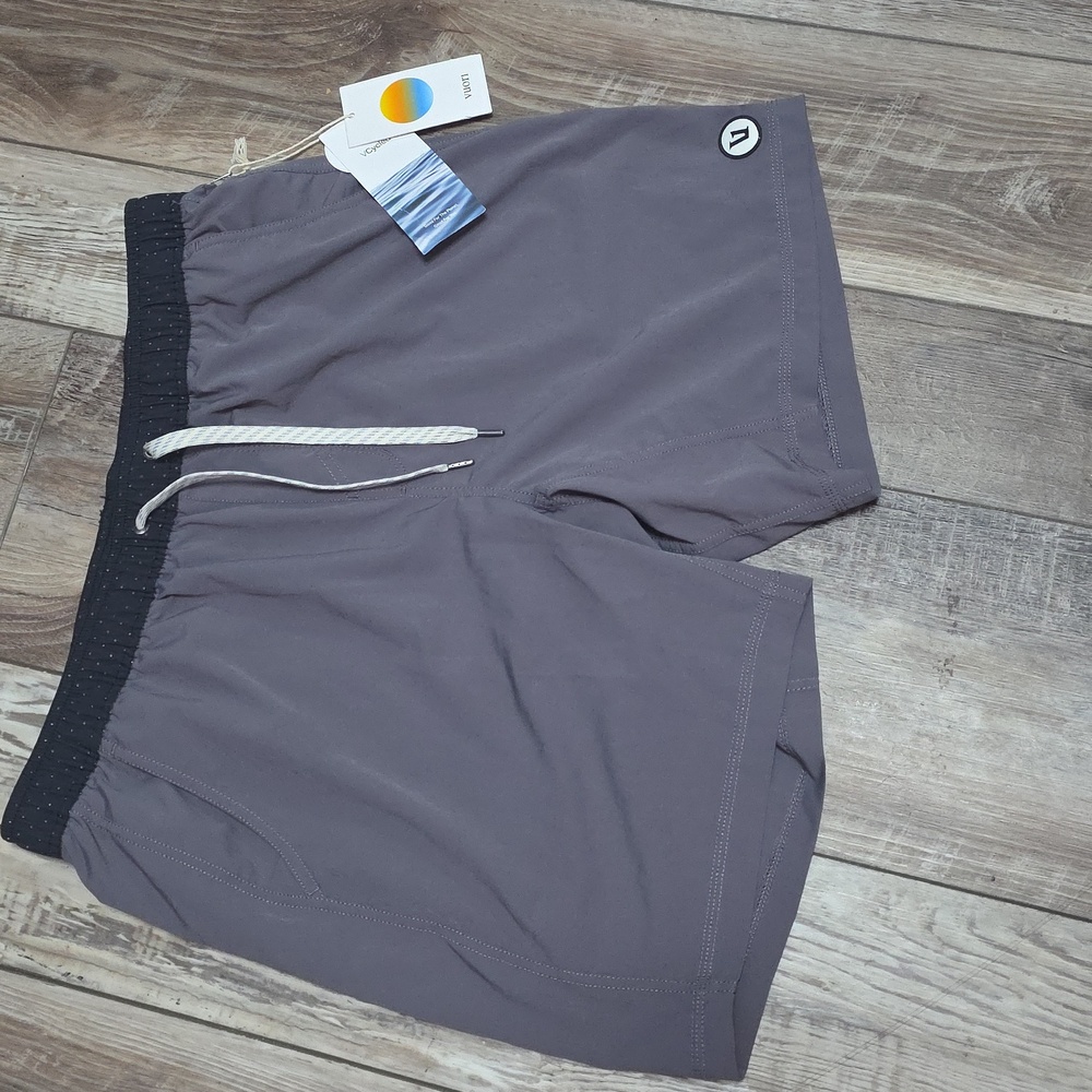 NWT Men's Vuori Banks Shorts w/Inner Liner. 7.5" Inseam. Color Purple/Black
